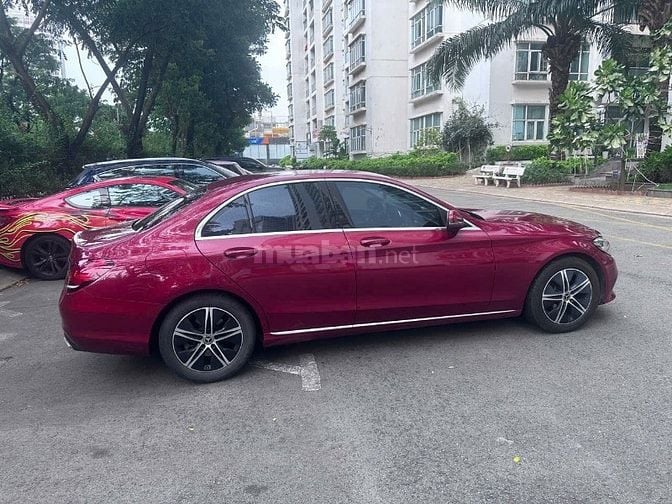 Ra đi Mercedes Benz màu đỏ, sẵn sàng sang tên