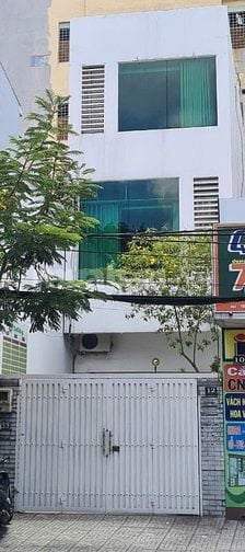 Cho thuê nhà mặt tiền có sân ôtô Trương Công Định, Tân Bình, 3 lầu