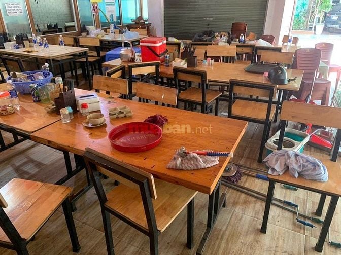 Dọn mặt bằng cần thanh lý gấp bàn ghế cửa hàng