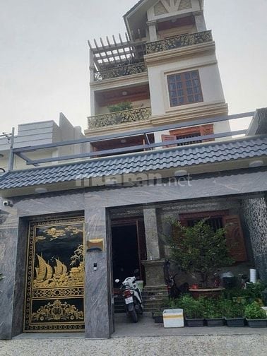  NHÀ 4 LAU 4 PHÒNG NGU, 1 PHONG THỜ, 5 TOLLE,THANG MÁY, PHONG XÔNG HƠI