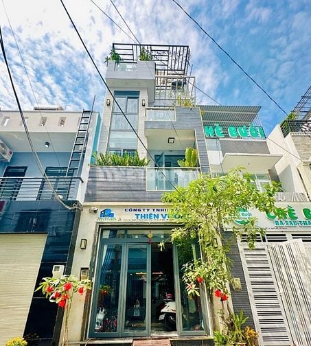 Bán nhà xây kiên cố để ở, Giếng trời thoáng mát.. đẹp
