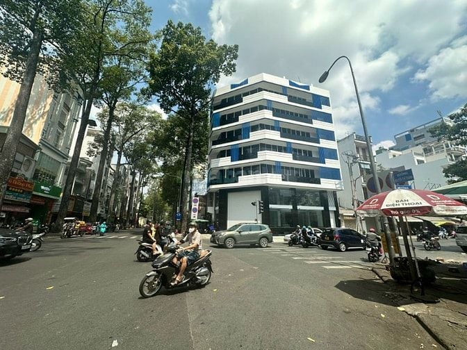 BÁN NHÀ HẺM XE HƠI QUẬN 10 KHU VIP NGUYỄN CHÍ THANH
