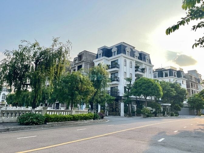 Cần bán biệt  thự Lideco 245m2, nhà 2 mặt tiền trước sau, đường 17m