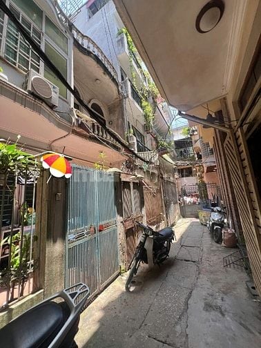 Bán căn nhà 2 tầng Hoàng Hoa Thám trước nhà rộng 2.5m DT38m2 giá 6.6ty