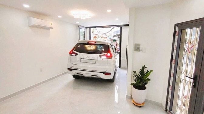 Nhà Mặt tiền tuyệt đẹp đường Duy Tân, P15, Q.Phú Nhuận, ở ngay.