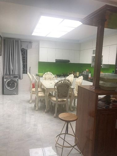 Penthouse diện tích rộng , thông thoáng, yên tĩnh .
