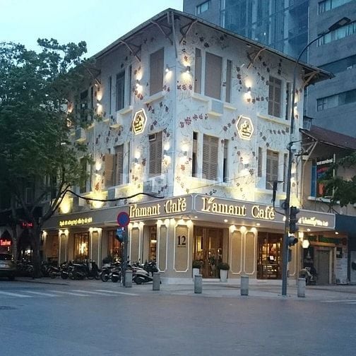 Cho Thuê Nhà Góc 2MT Nguyễn Huệ ( Phố Đi Bộ ), P. Bến Nghé, Quận 1  