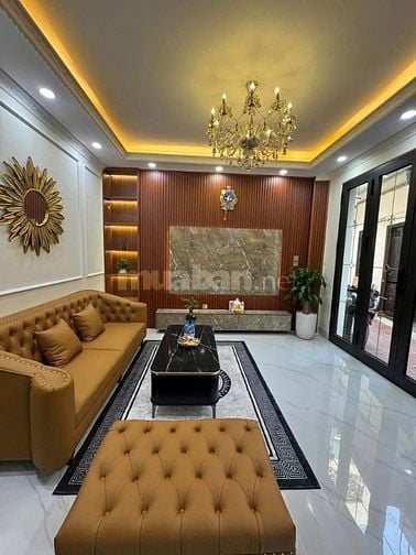 Bán gấp nhà Ỷ La, 5,6 tỷ, 31 m2, pháp lý đầy đủ, nhà thiết kế đẹp.