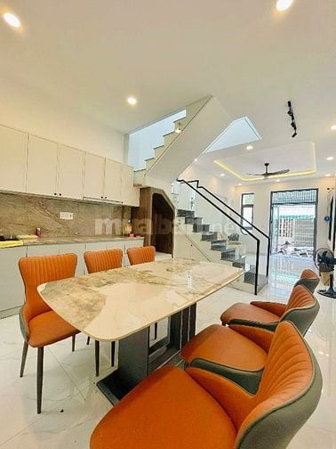 Bán nhà 2 tầng mới đẹp, ngay An Dương Vương - Võ Văn Kiệt, chỉ 5 tỷ.
