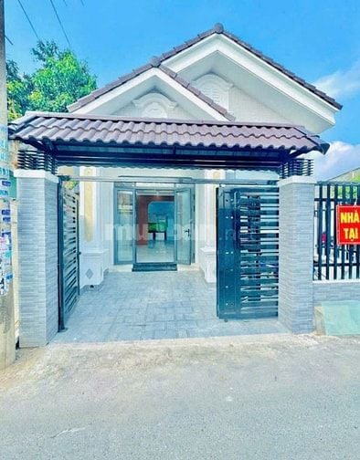 Nợ nần dẫn đến bán cái nhà 107m2 này 1 tỷ 1 ở ngay Tân Hiệp - Hóc Môn.