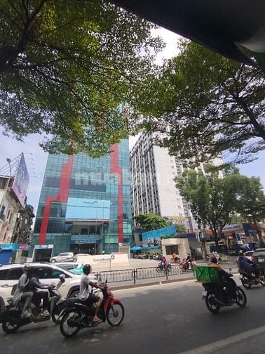 Cho thuê nhà 3 tầng mặt phố. Vỉa hè rộng
