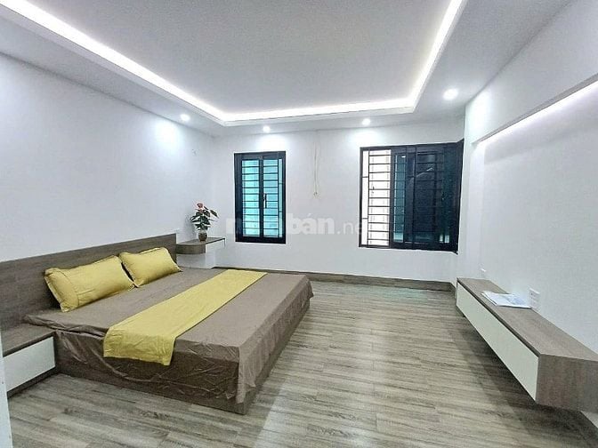Cho thuê nhà ngõ Trần Vỹ dt 50m x 5t lô góc 2 mặt thoáng, ô tô đỗ cửa