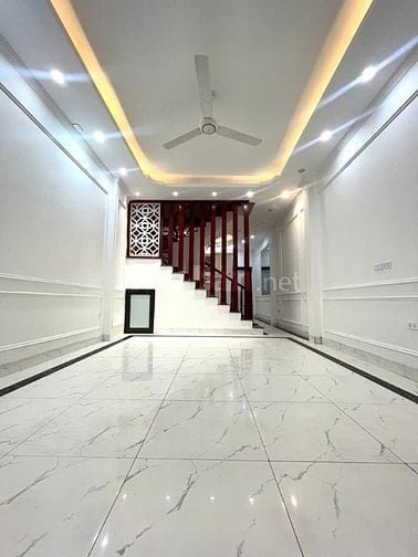  PHÂN LÔ CÁN BỘ – GARA Ô TÔ – THOÁNG TRƯỚC SAU – VÀI BƯỚC RA PHỐ THÁI 