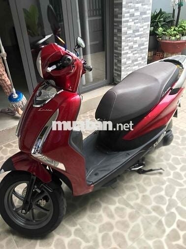 tôi bán chiếc xe yamaha latte màu đỏ dt 125c/c