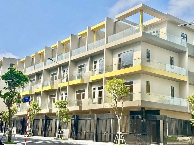 Nhà phố liền kề Bcons Eden Park, sổ hồng riêng giá chỉ từ 5 tỷ/căn
