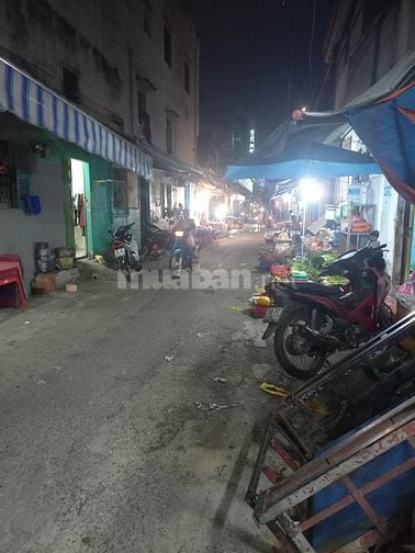 Nhà ngay chỡ đêm, đường xe tải 