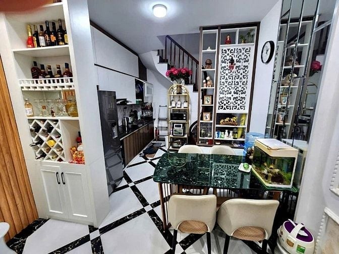 Bán nhà mặt ngõ Võng Thị 35m, mặt tiền 5.73, 6 tầng, oto đỗ cửa!