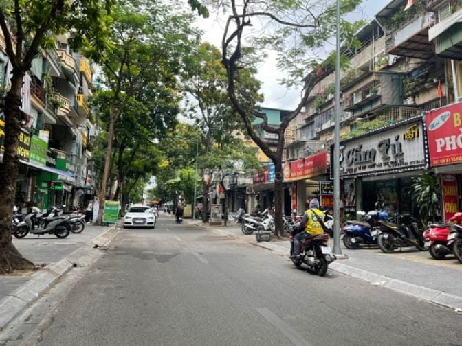 CC cần bán nhà MP Tô Hiệu - Cầu Giấy. DT 90m2X5T MT 6m đường hè 15m