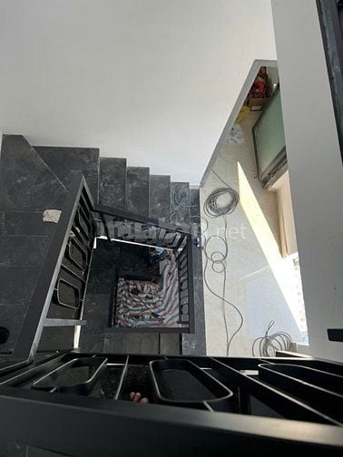 nhà trung tâmPhú nhuận dọn về ở ngay . khu phan xích long , hẻm oto . 