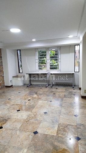 Nhà mặt tiền đường hẻm lớn cách nhà ga T3 200m