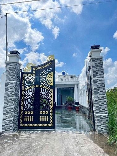 Bán gấp căn nhà cấp 4 có sân thượng, 189m2, Trảng Bàng, SHR, Giá 850TR