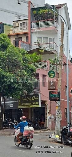 Tuyển nhân viên phục vụ, dọn dẹp tại quán cà phê