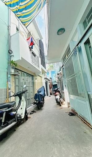 1,98 tỷ Nhà ba đình P9 Q8 2.8 x 5(trệt + lầu) Có ban công SHR