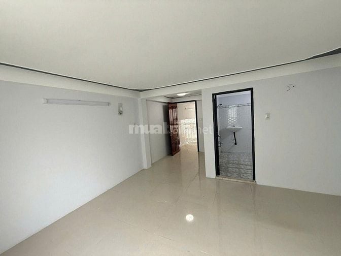 Bán căn nhà 1 trệt, 1 lửng, 1 lầu tại dt 111ṁ2 ngay tại tân hiệp 31, h
