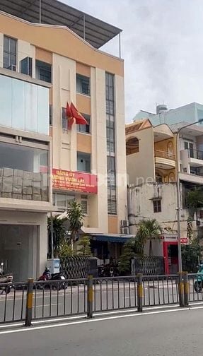 Mặt tiền Lý Thái Tổ gần Phố ẩm thực Hồ Thị Kỷ,Ngang 4,2m 5Tầng,Nở Hậu