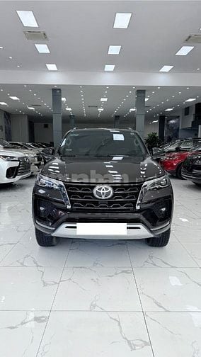 Bán Toyota Fortuner 2 cầu máy xăng, sản xuất 2021, lăn bánh 3 vạn Km.