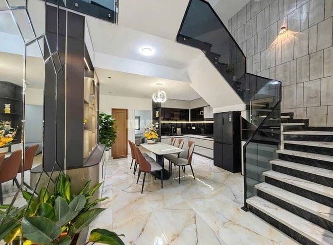 BÁN NHÀ 5 TẦNG, HẺM XE HƠI, NGAY CÔNG VIÊN TÂN PHONG - QUẬN 7, 5.2x14.