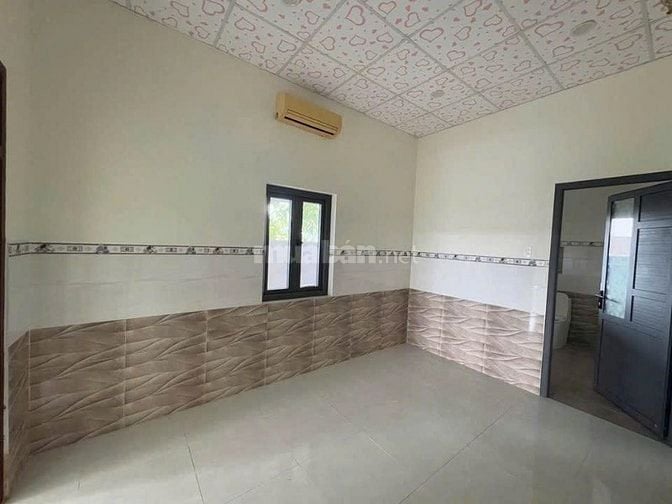 Nhà cấp 4 view kênh cực kỳ rộng rãi, 300m2, SHR, Giá chỉ 1 TỶ 150
