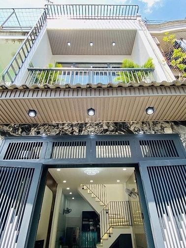 KẸT TIỀN bán nhà 64m2 đường Nguyễn Văn Quá Quận 12. Giá 2tỷ050 triệu