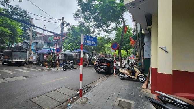 Bán nhà mặt phố, ngã 3 Hồng Mai-Bùi Ngọc Dương, P.Hai Bà Trưng,Hà Nội