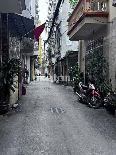 Cho Thuê Nhà 2,5 Tầng Khu Phân Lô Công An Xa La.
