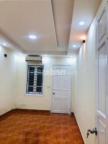 Cho thuê nhà ngõ Cầu Giấy dt 30m x 5t thông sàn, ngõ Kinh Doanh oto đỗ