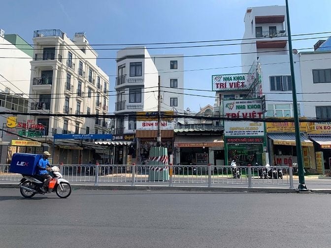 Cho thuê đất 2 mặt tiền Dương Quảng Hàm P5 Gò Vấp. DT 10x32 giá 40tr/1