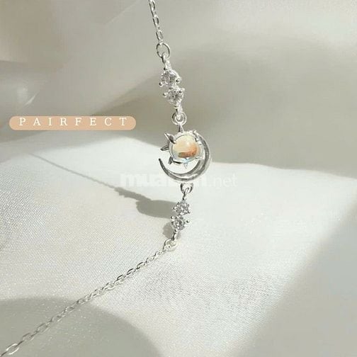 Vòng Tay Mặt Trăng Xanh – Dịu Dàng Như Cái Chạm Của Ánh Trăng