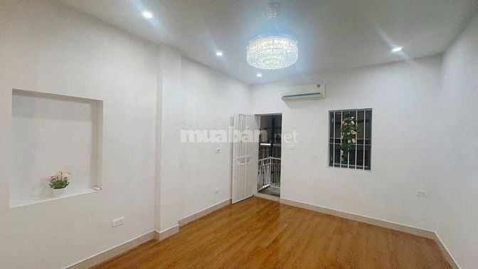 Cần bán nhà ngõ phố Đội Cấn, 3 tângf, gần chợ, lăng Bác