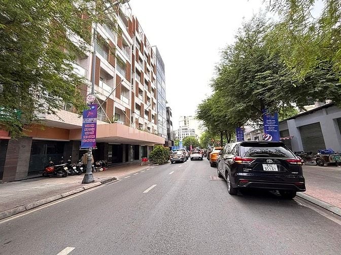 Bán nhà mặt tiền Lê Thánh Tôn, Bến Nghé, Q1, 74m², 3 tầng, giá 85 tỷ