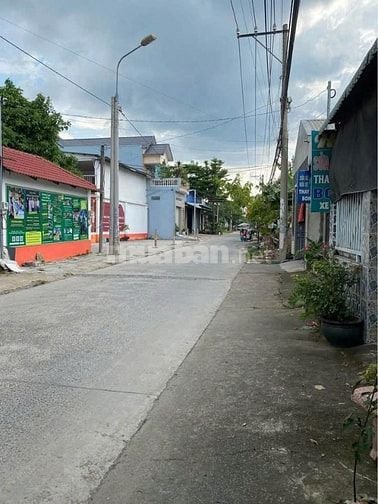 Bán nhà 80m2 gần bến xe an sương giá 890 triệu sổ hồng riêng