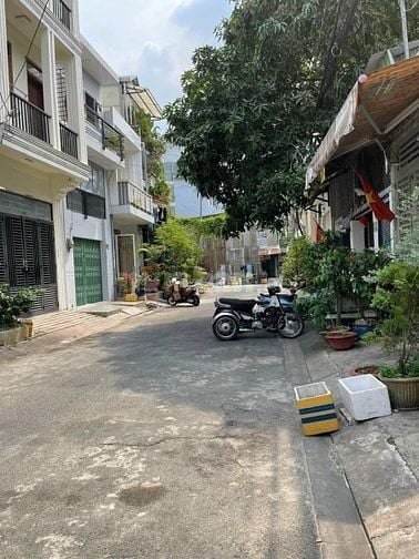 HẺM XE HƠI - TÂN SƠN NHÌ TÂN PHÚ - DT 4m x 15m - GIÁ 5.5 TỶ