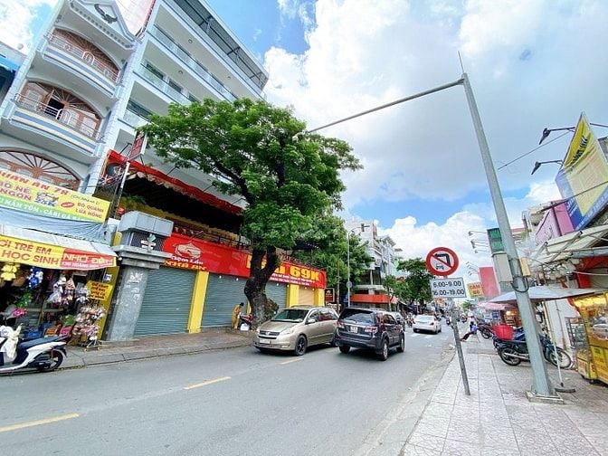 MẶT TIỀN HOÀNG HOA THÁM xây TÒA NHÀ KHÁCH SẠN (8,3x42) GPXD 10 TẦNG 