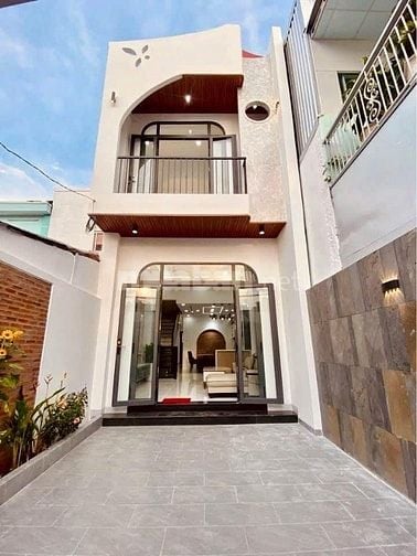 BÁN NHÀ LẦU MỚI XÂY - TẶNG FULL NỘI THẤT TRỊ GIÁ 50 TRIỆU Gần Khu Du L