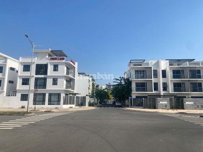 Bán đất đường 9A rộng 30m KDC Phước Thiện dt 160m2 giá 90tr/m2