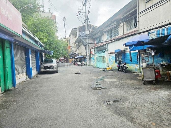 Bán tòa nhà CHDV 1 hầm 6 lầu có thang máy sát Q1 sát MT Lê Văn Duyệt