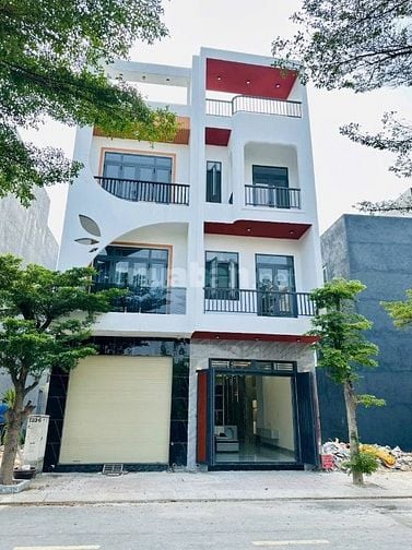 BÁN NHÀ 4 LẦU NGAY CHỢ ĐÊM HOÀ LÂN, ĐƯỜNG 22/12 THUẬN AN. GIÁ NGỘP