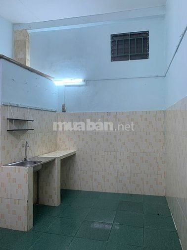 Nhà 1 trệt 1 lầu có camera an ninh, gần chợ và trường hoc