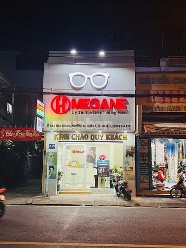 sang nhượng tiệm mắt kính hoạt động được hơn 1 năm