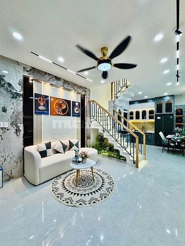 Bán nhà ngay Huỳnh Văn Bánh,Phú Nhuận.Giá: 2 tỷ 420tr/ 65m2,sổ riêng